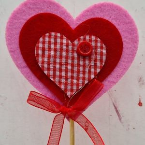 Stick valentine heart knot
